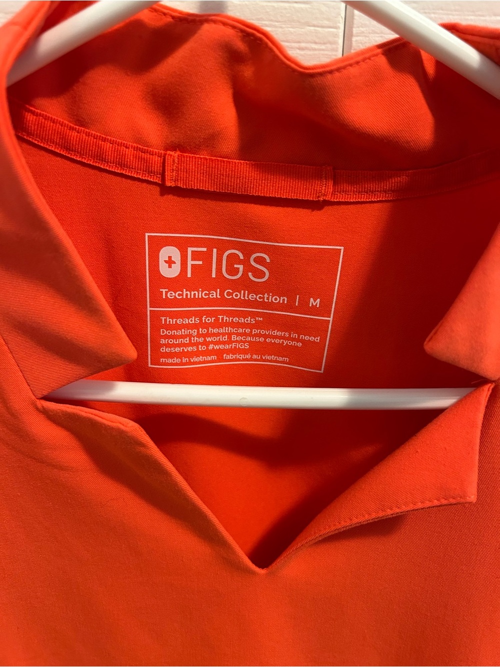 FIGS Inala scrub top - medium - Picture 4 of 5